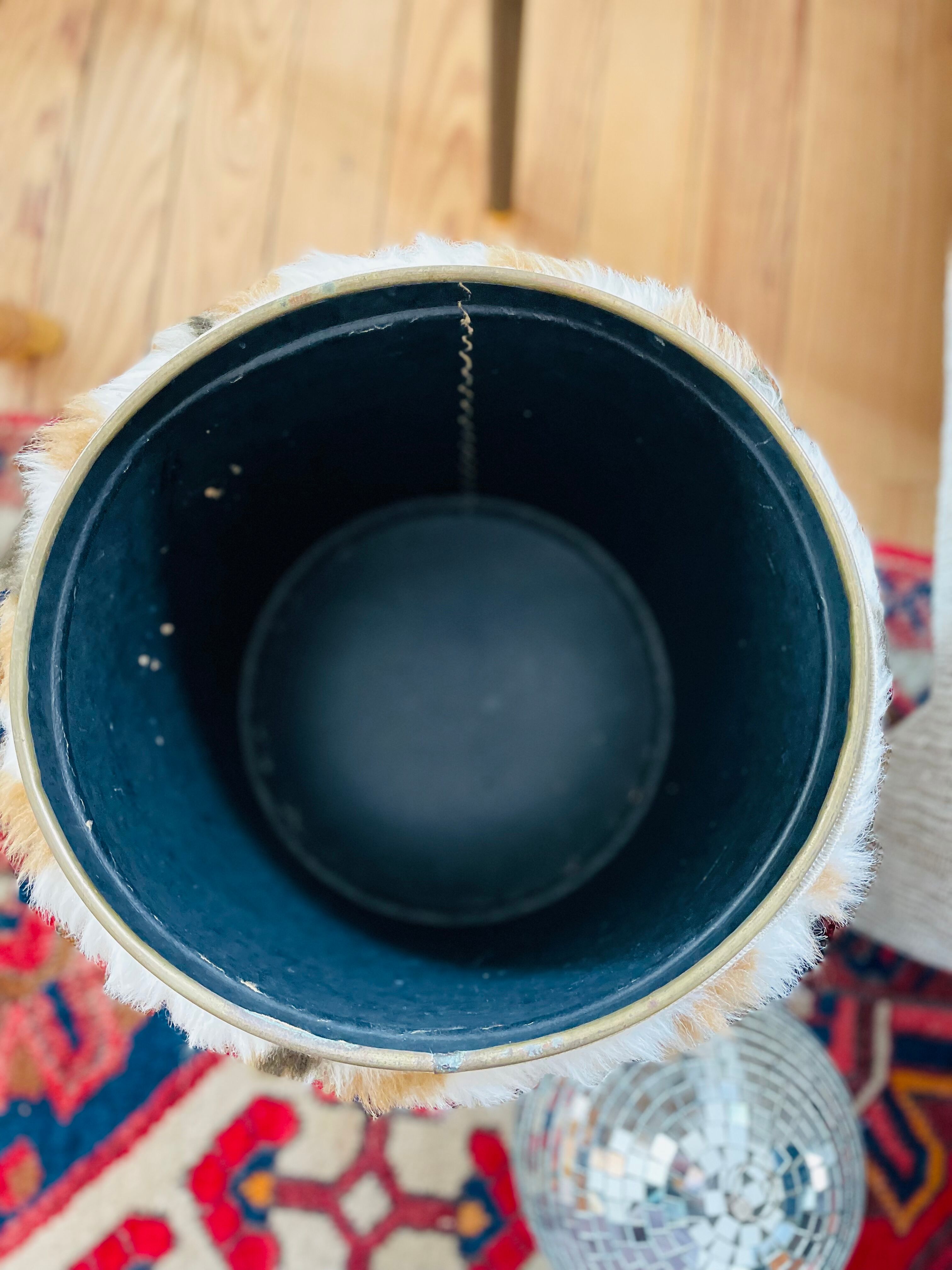 Vintage pile storage pouf 70s
