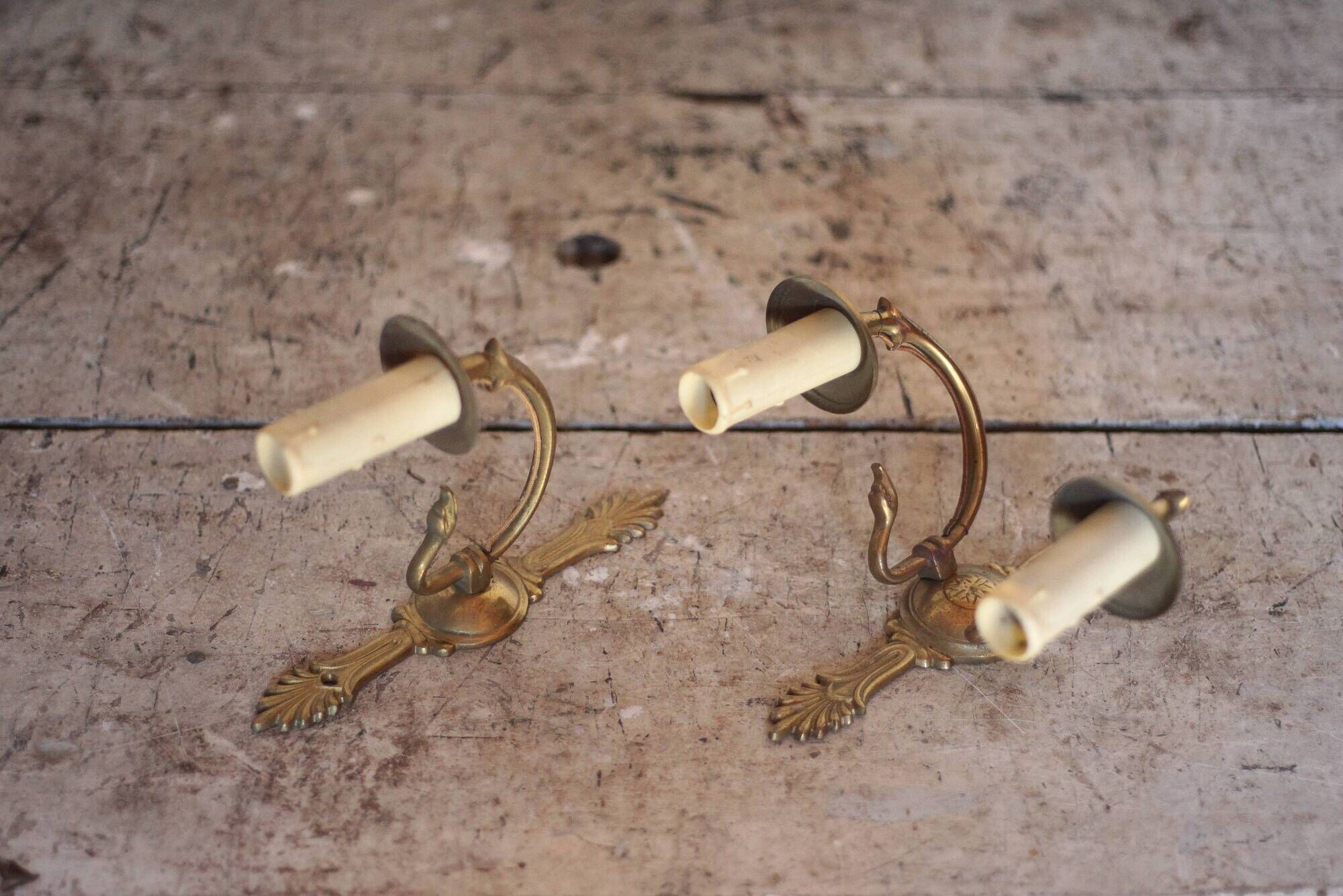 Pair of Empire style bronze wall lights, bronze wall light with palmette and swan neck.