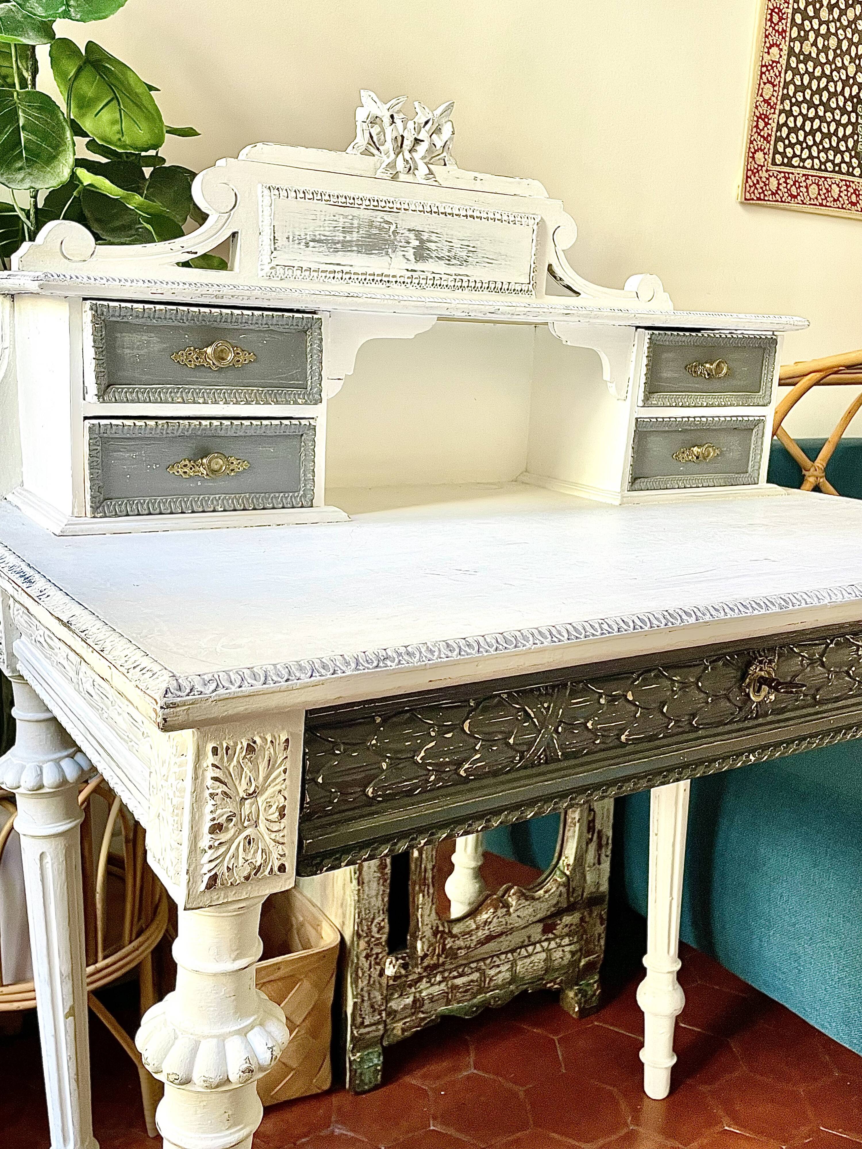 Small old romantic style desk