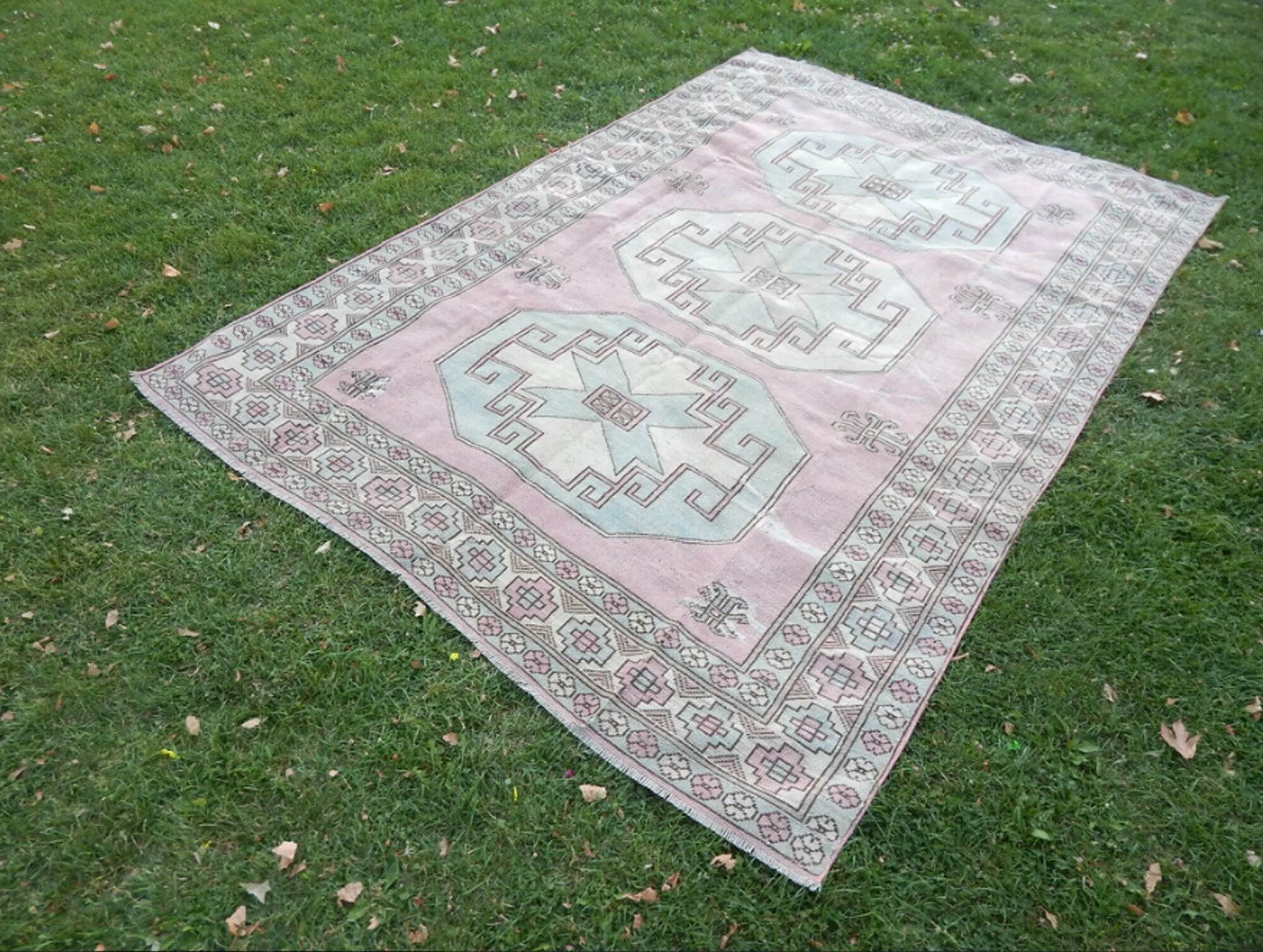 Vintage handmade Turkish rug 215x320 cm