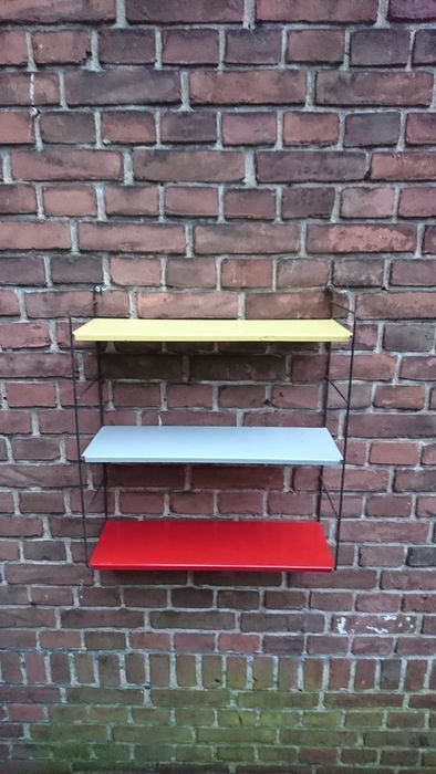 Tomado shelf with 3 trays