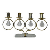 Chandelier en laiton avec base en verre artistique et prismes en verre par Gunnar Ander pour Ystad-Metall, Suède, années 1950.