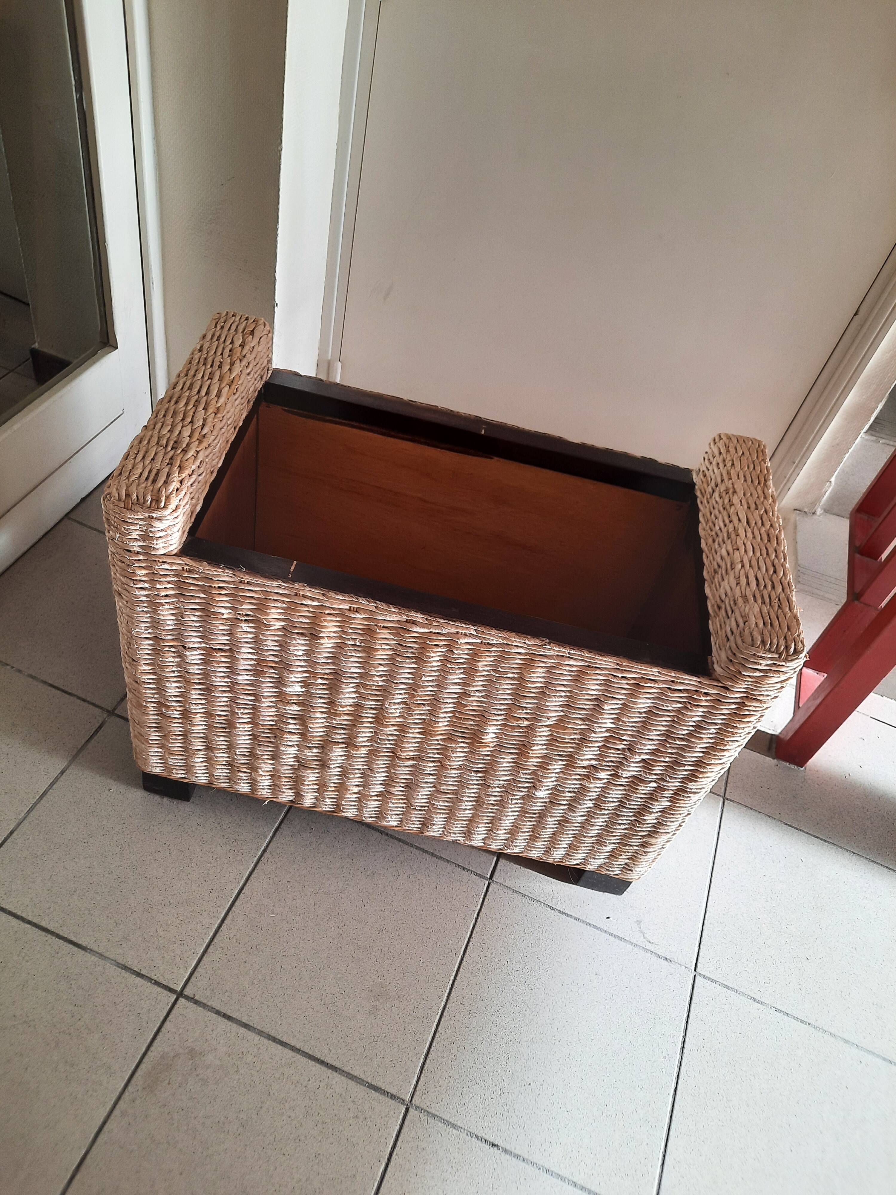 Pouf, coffre en rotin et bois