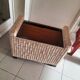 Pouf, coffre en rotin et bois