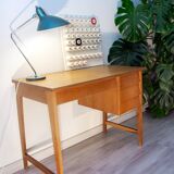 Vintage desk from the 60s-70s, light oak, in superb condition.