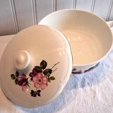 Very pretty soup tureen from Gien model "Chinon" in very good condition.