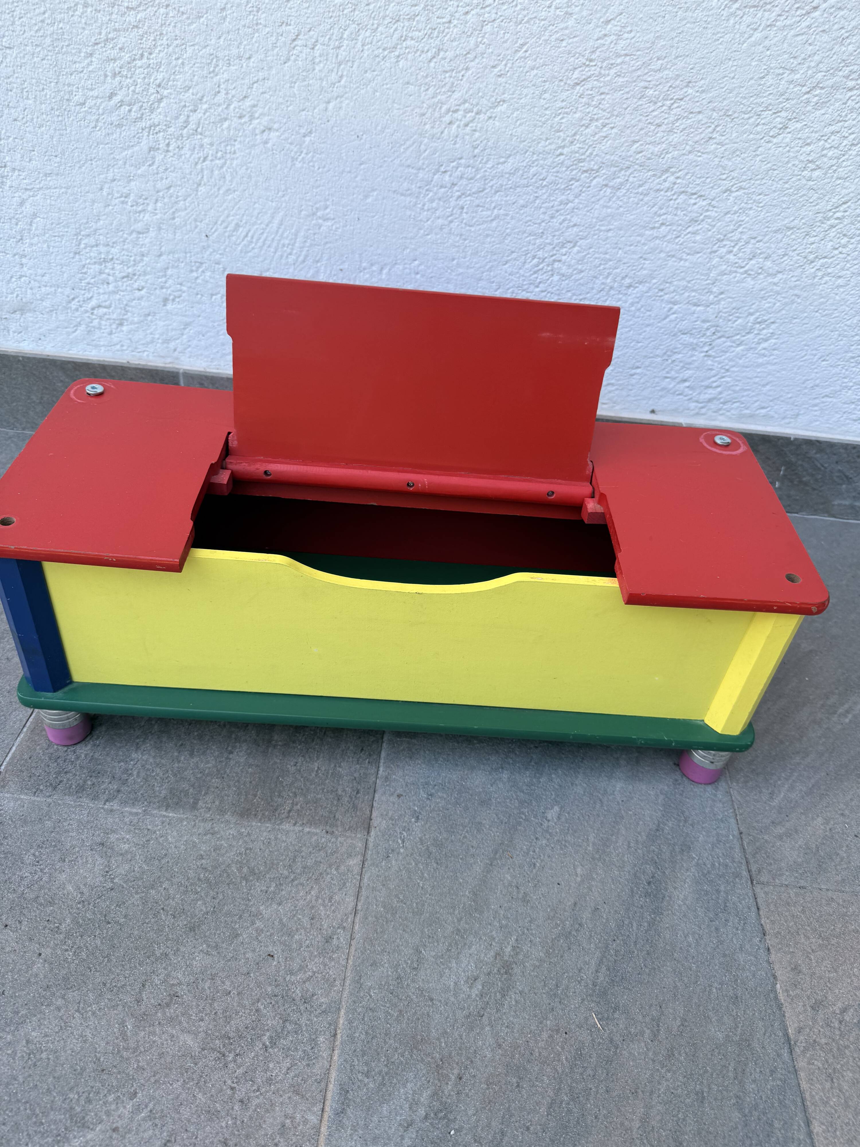 Banc-coffre années 80 Pierre Sala crayons