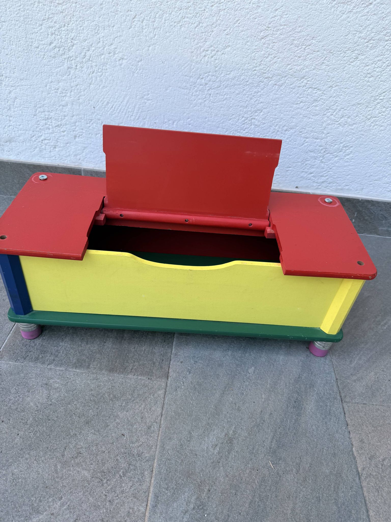 Banc-coffre années 80 Pierre Sala crayons