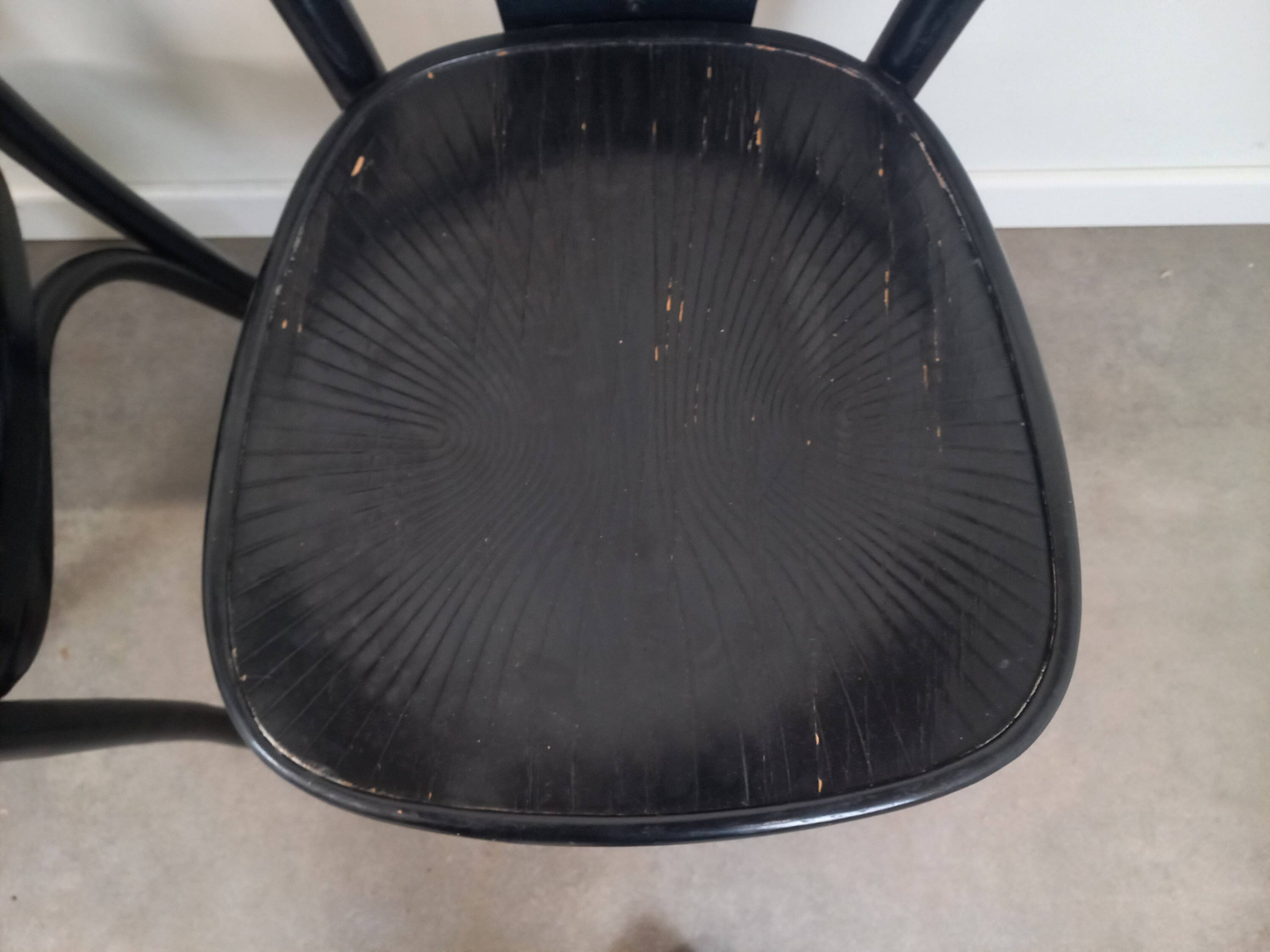 4 chaises bistrot noires