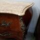 Commode galbée dessus marbre de style Louis XV