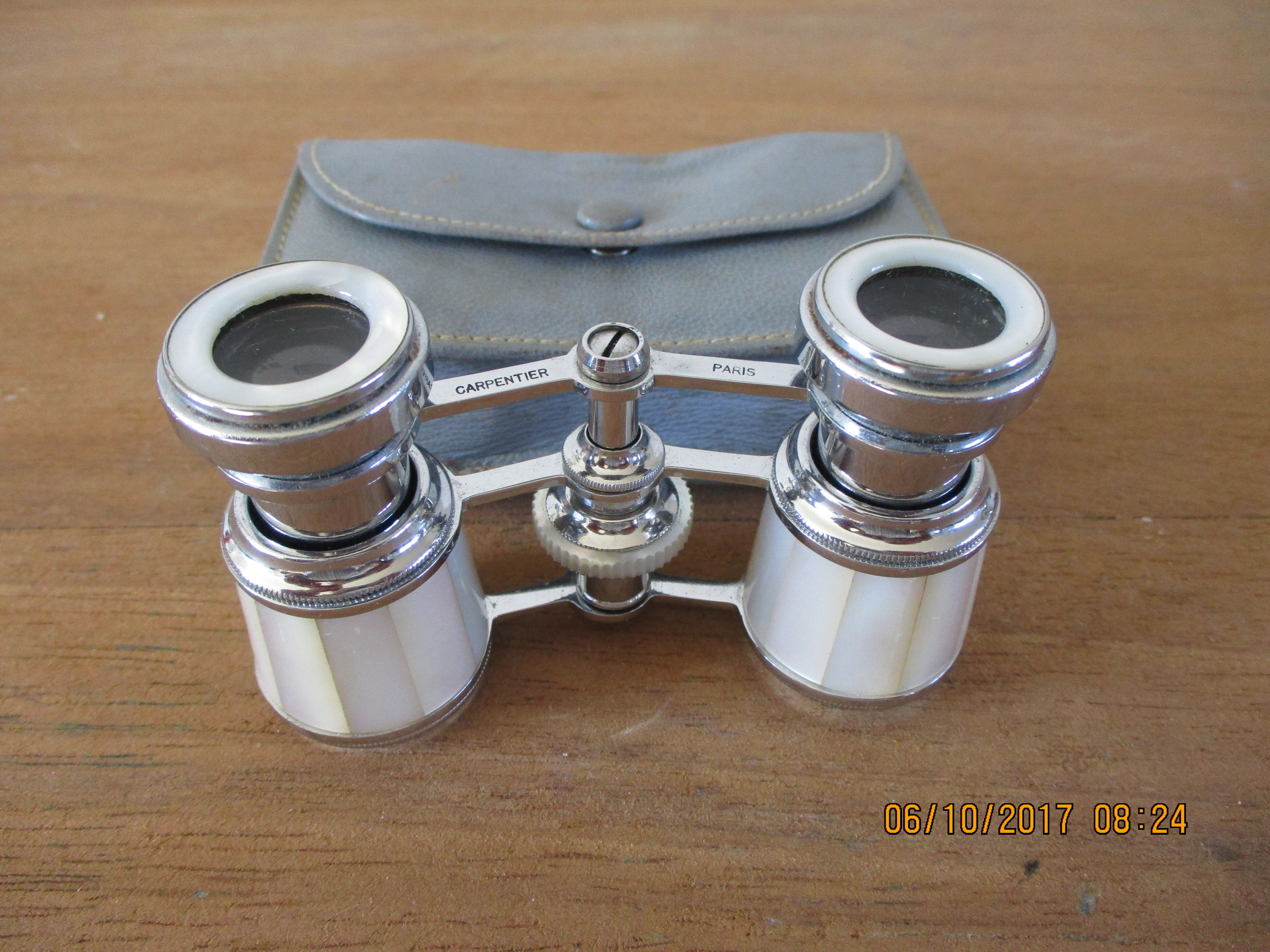 Pair of theater binoculars and its Carpentier Paris case 50s