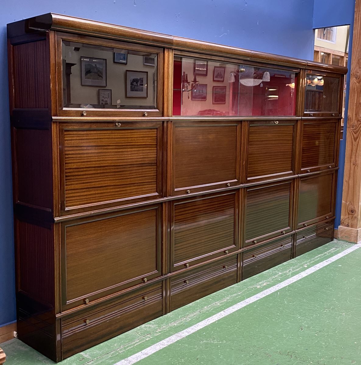 MD bookcase in mahogany 1970