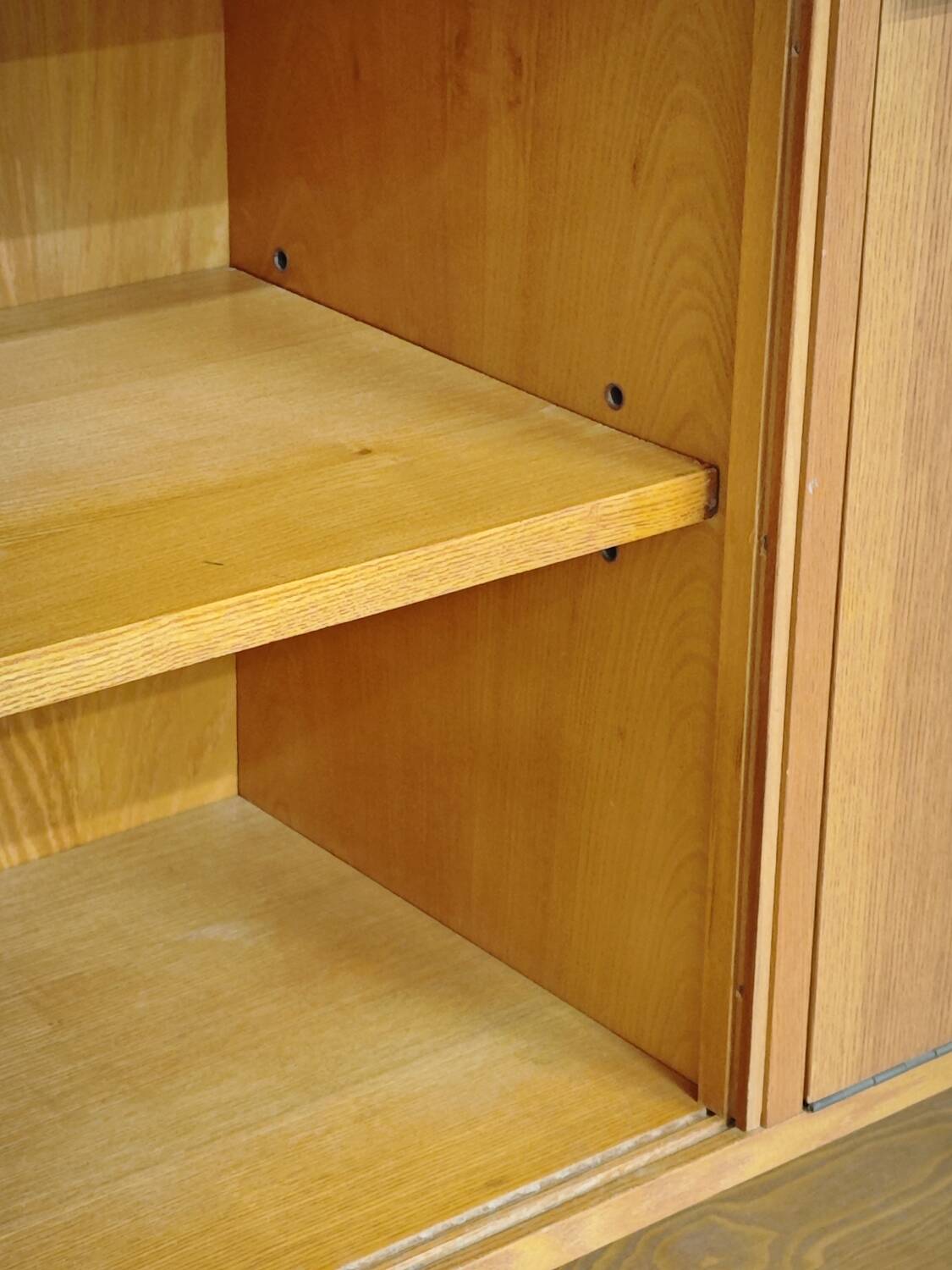 Buffet Vaisselier en bois blond Libena , ex Tchécoslovaquie 1970