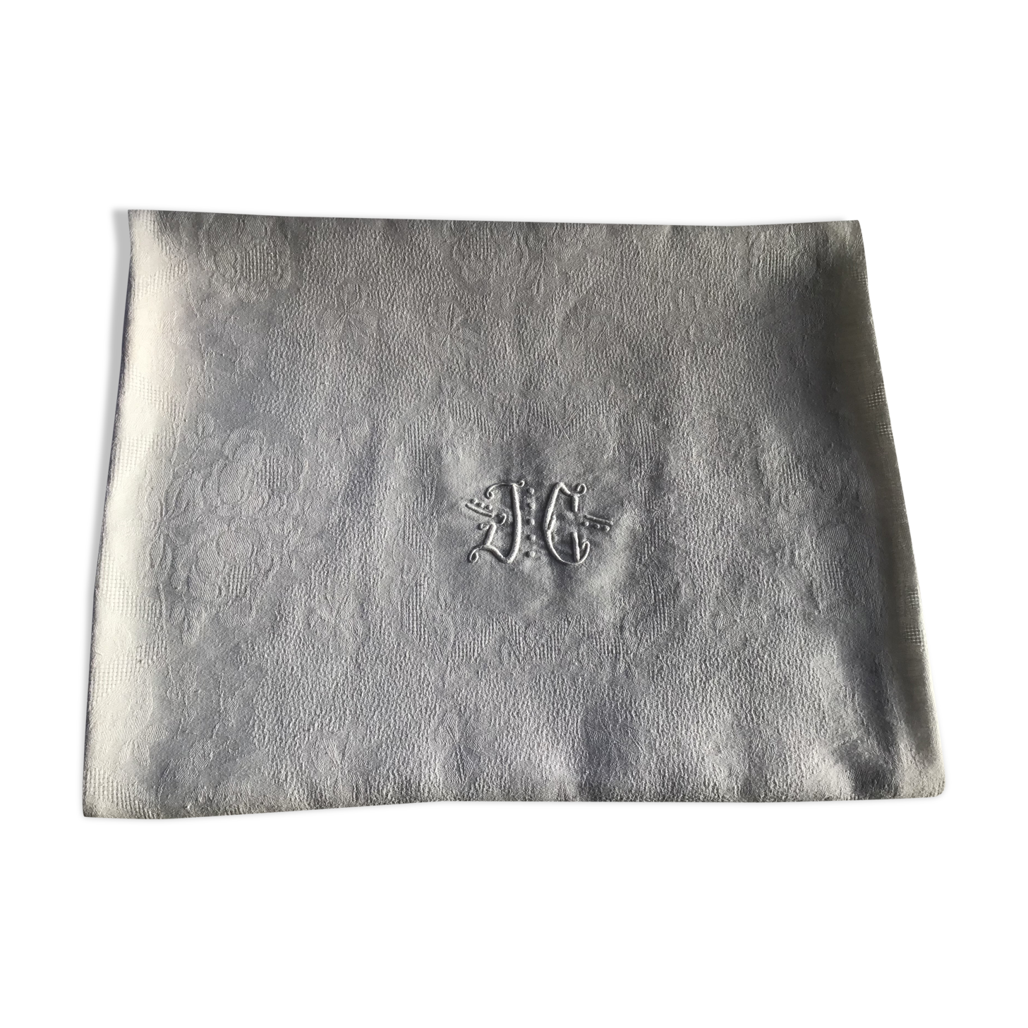 JC damask table embroidered hand 160x144cm