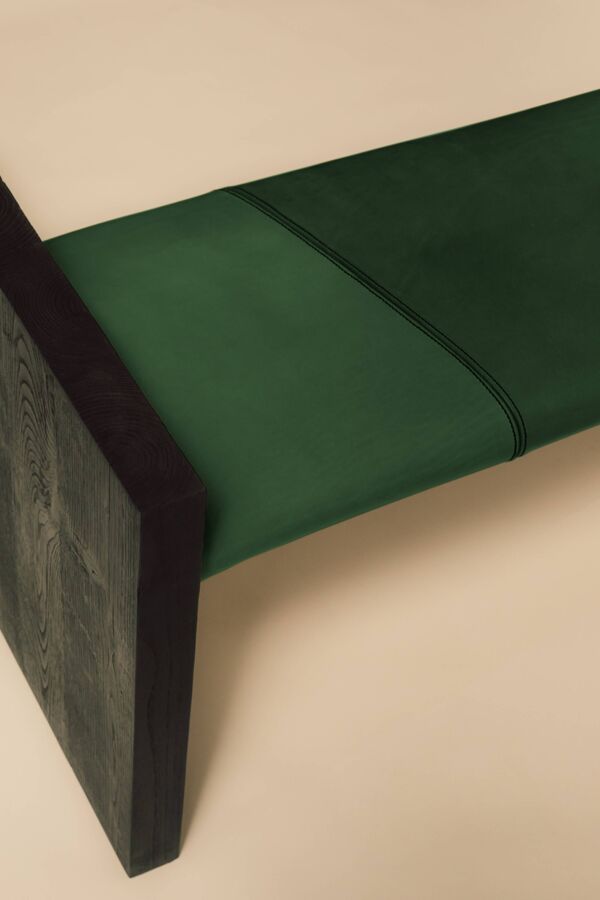 Banc maërl, modèle sepia, châtaigner ébonisé et cuir vert