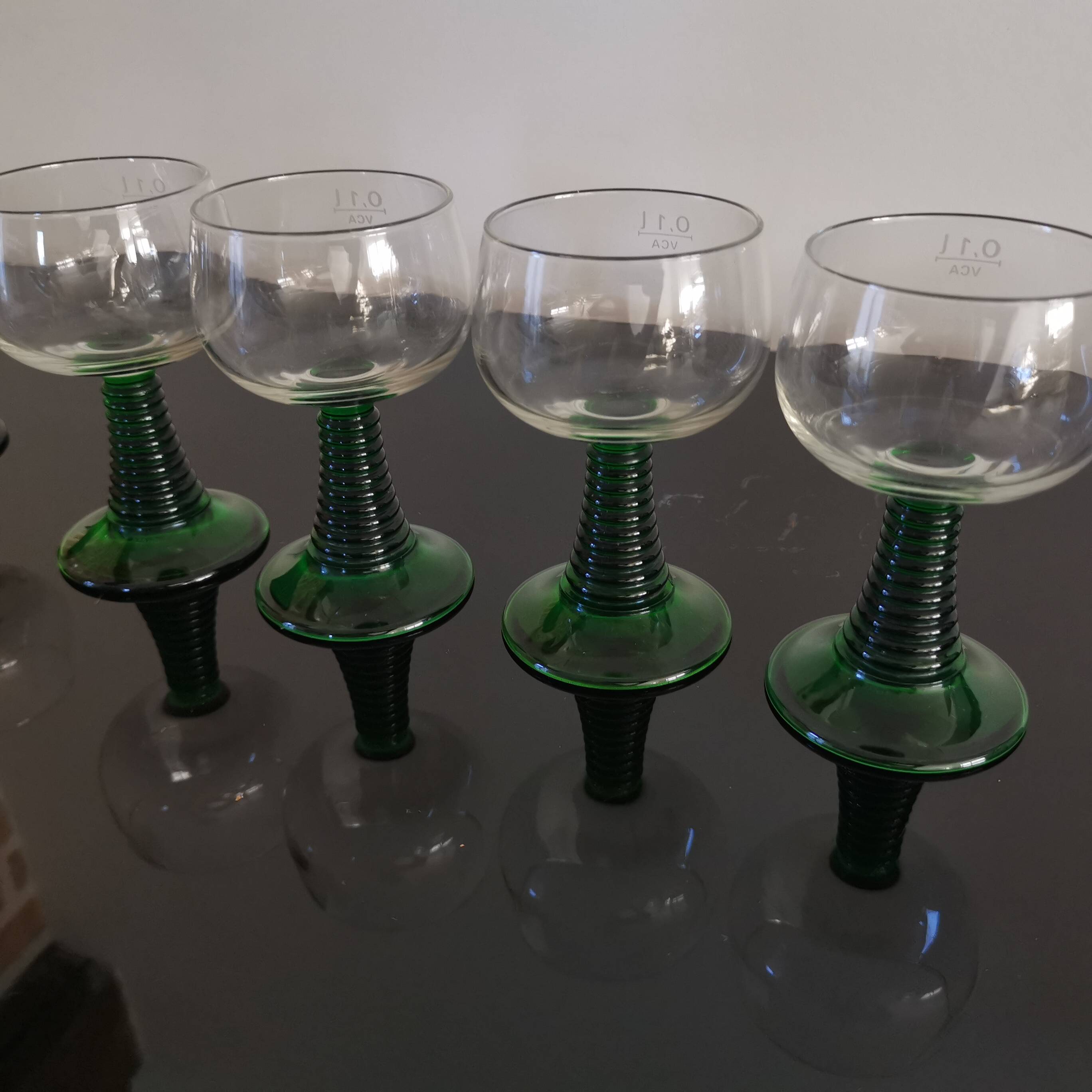 Six verres des années 1970 pieds torsadés vert style roemer Luminarc