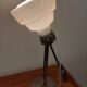 Lampada da tavolo "Glas" in vetro opalino e acciaio cromato
