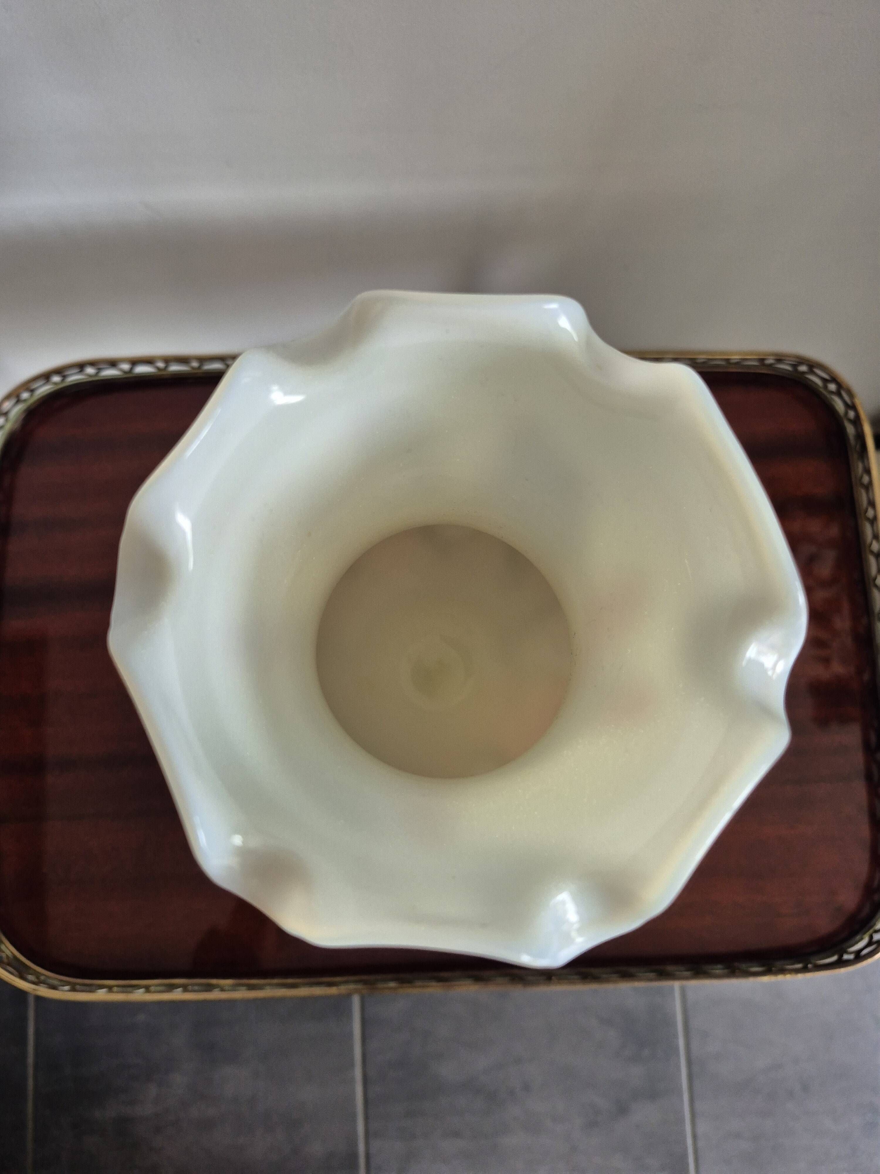 Vintage footed vase in white opaline, marbled/marble effect decoration from the 60s.