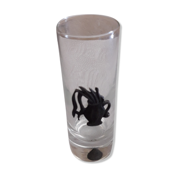 Verre à liqueur en verre avec appliques en  étain signé J.de Rey