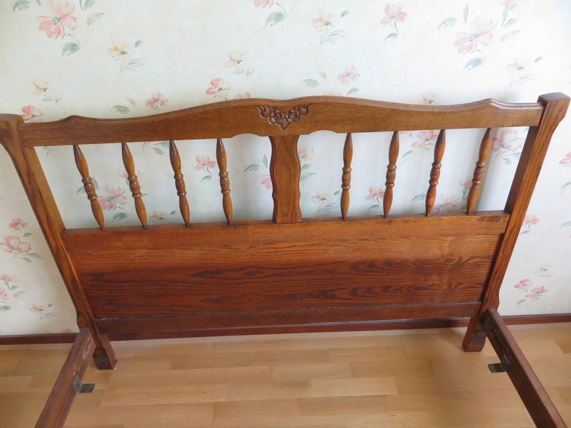 140 x 190 oak bed from the 70s