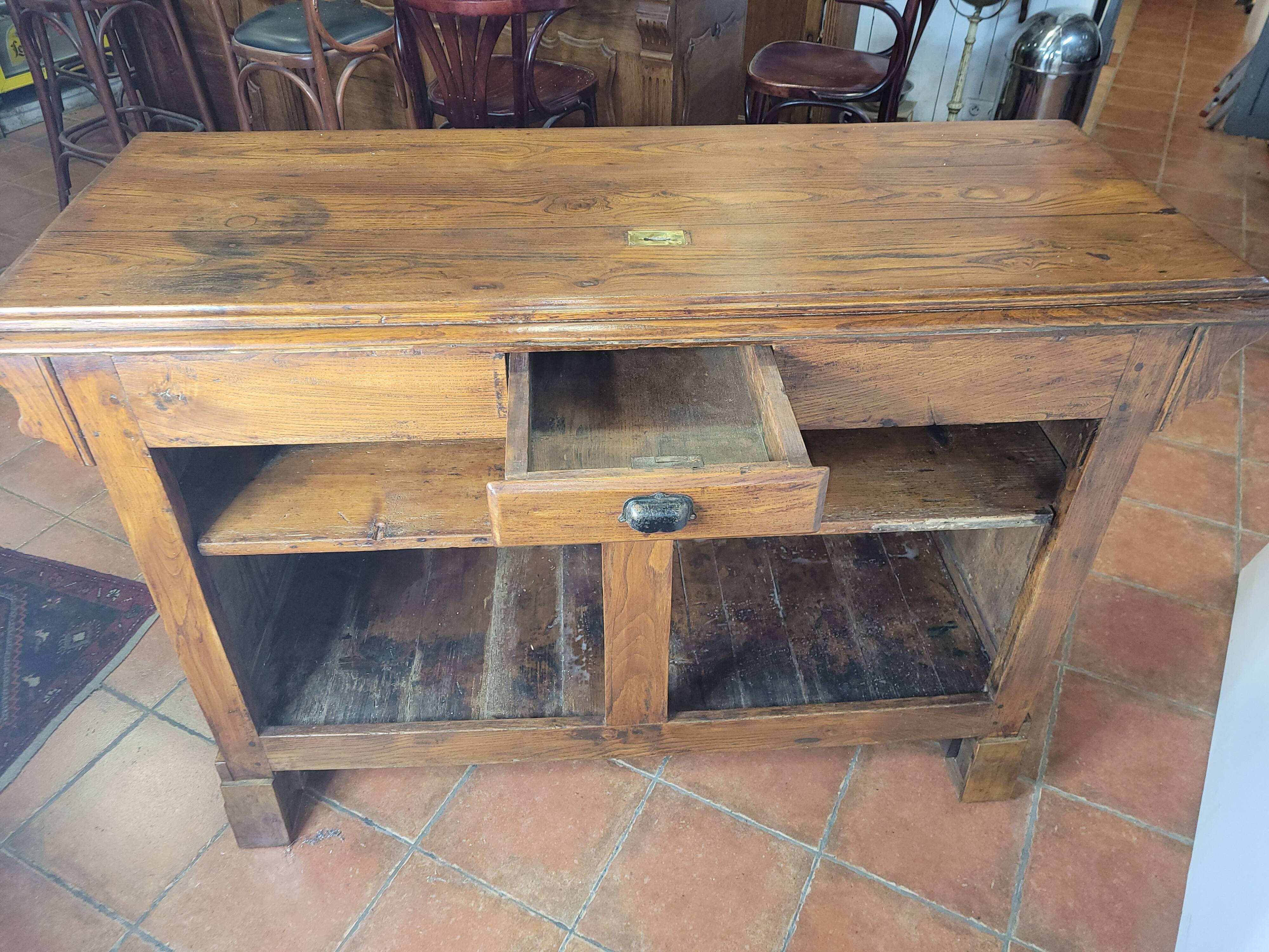 Elm bistro counter