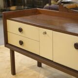 Wenge hairdresser from the 1990s