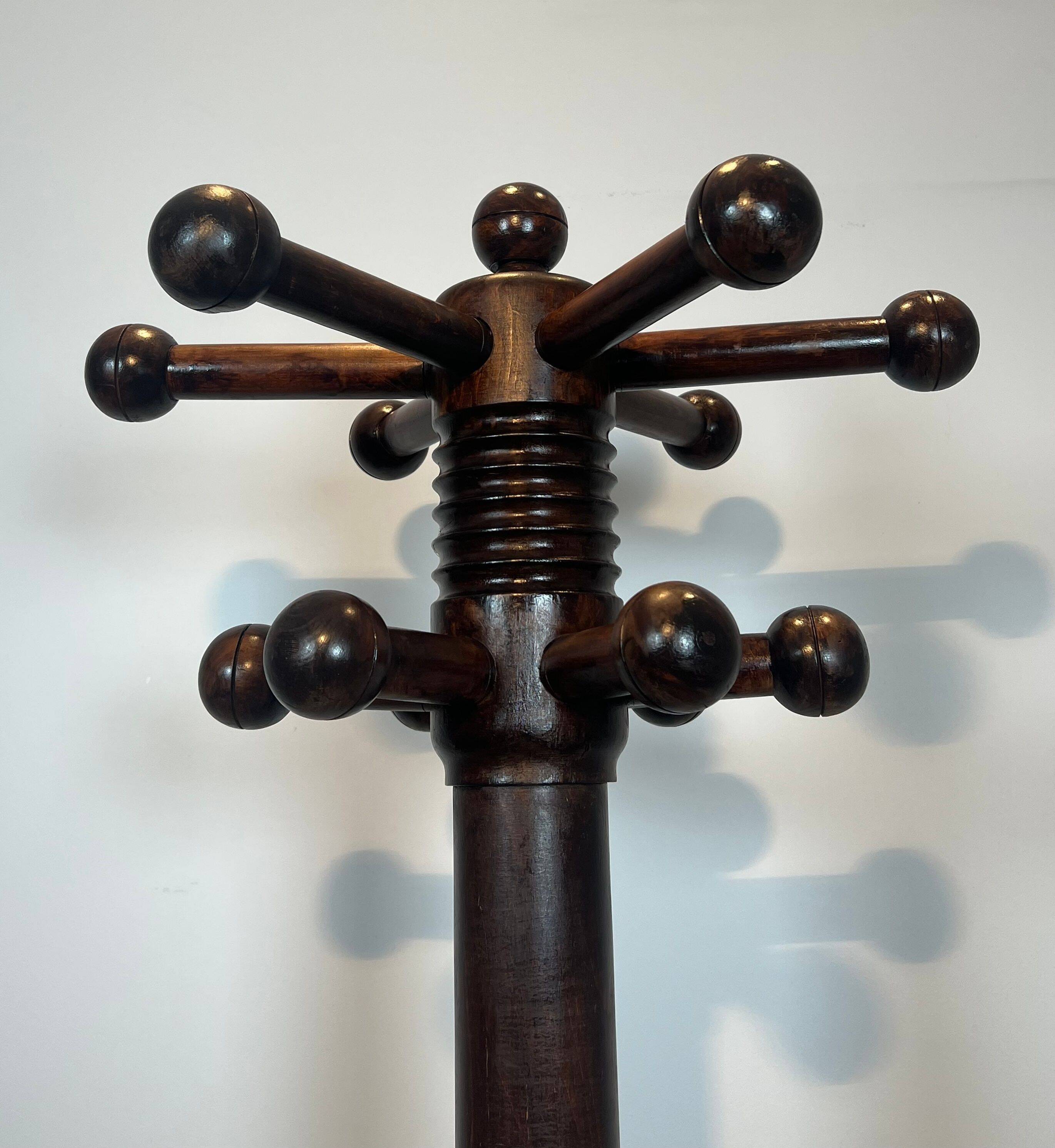 Portemanteau brutaliste en chêne sculpté de Charles Dudouyt