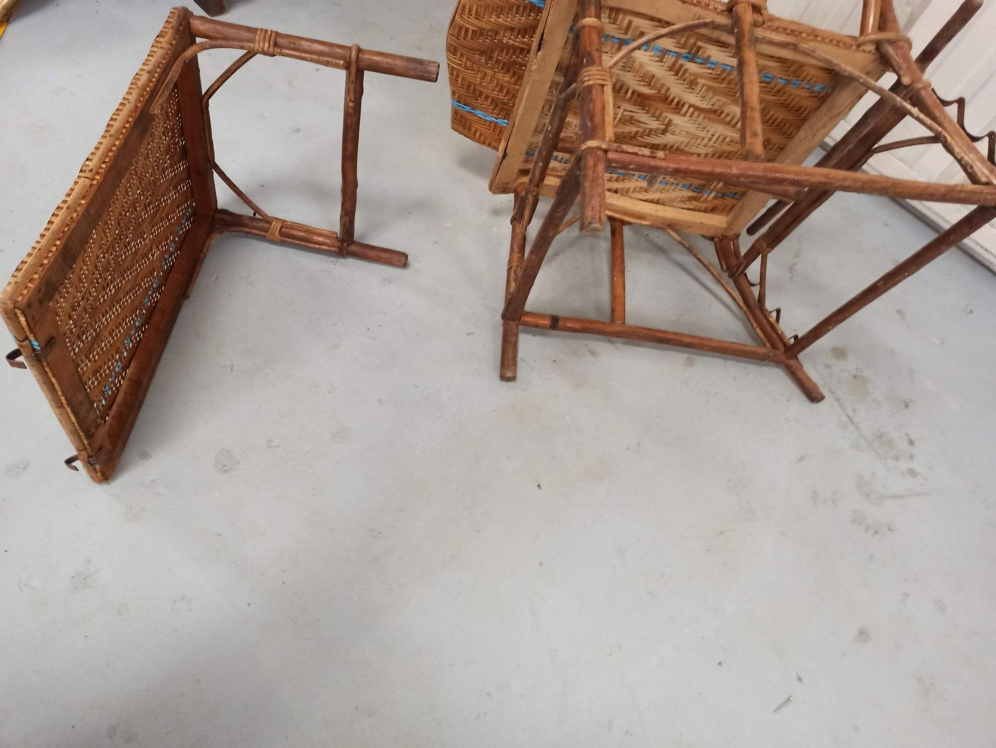 Armchair Sunbathing in wicker rattan wood lounger blue features