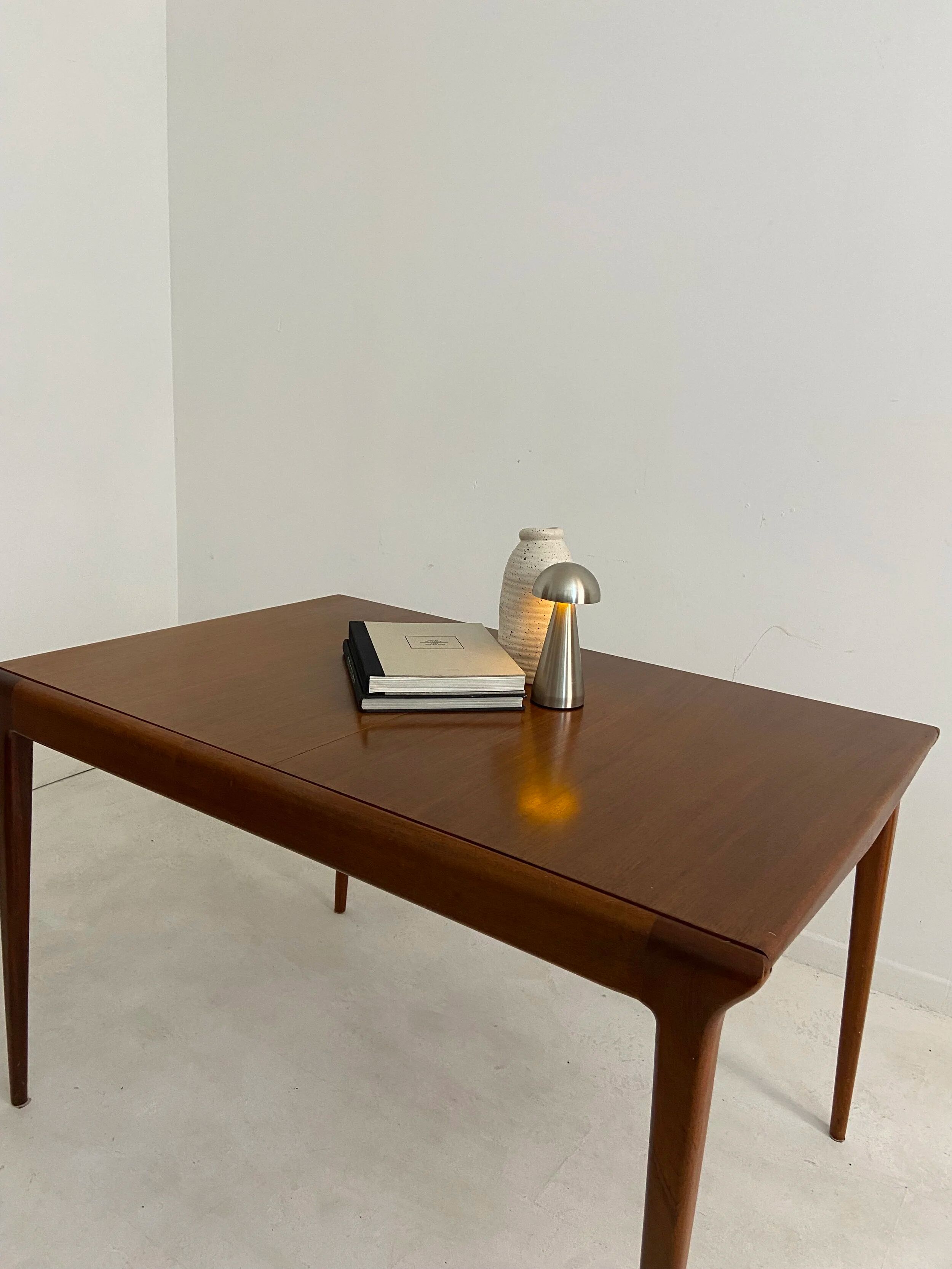 Table vintage McIntosh scandinave en teck – années 60
