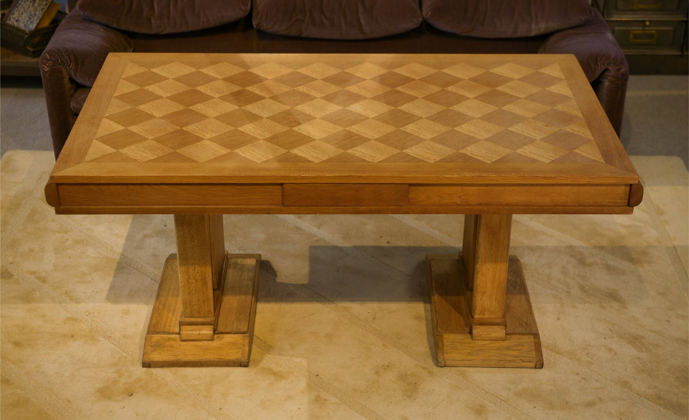 Oak table from the 1940s.