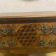 Petite commode de style Louis X.V. en parqueterie de bois de rose;