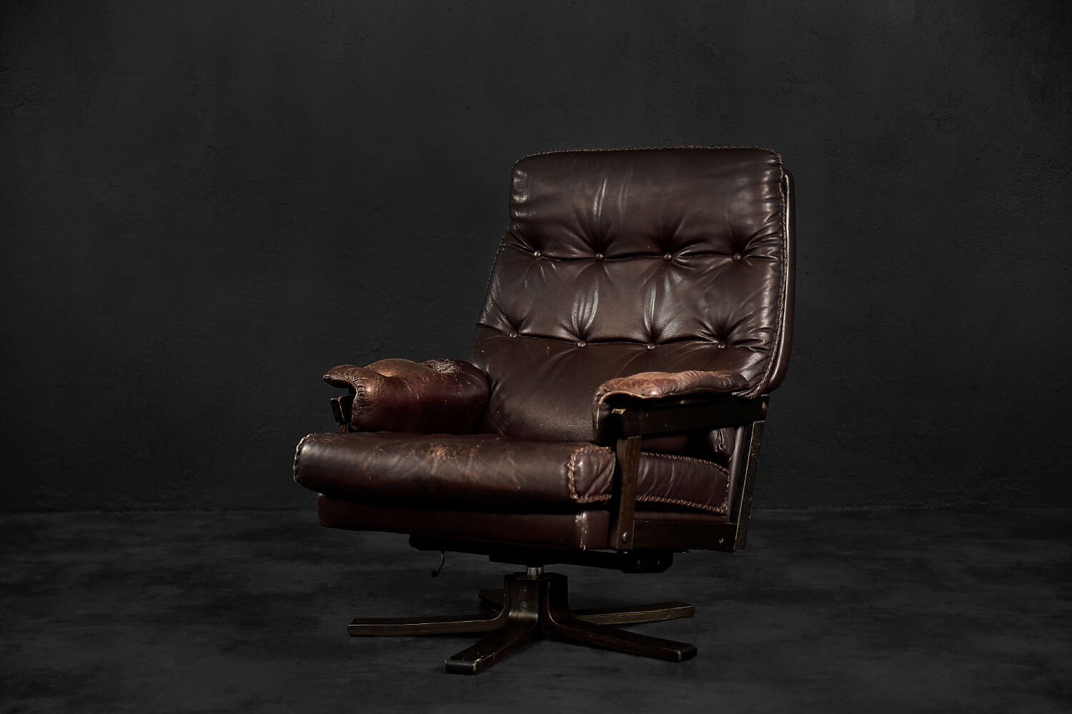 Modern Scandinavian brown leather swivel chair, 1970s
