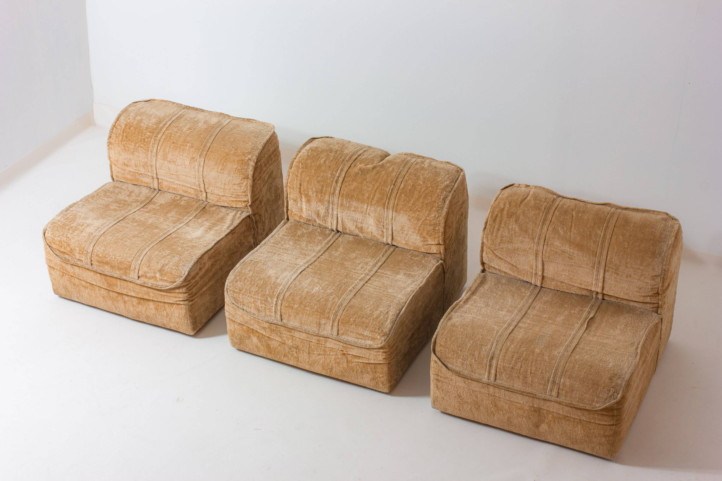 Modular 7-piece beige Italian sofa in soft velvet, 1970s