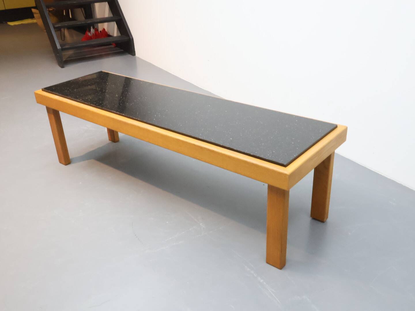Vintage sidetable salontafel eikenhout graniet handgemaakt