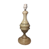 Pied de lampe en onyx joliment sculpté, avec 3 bagues en laiton