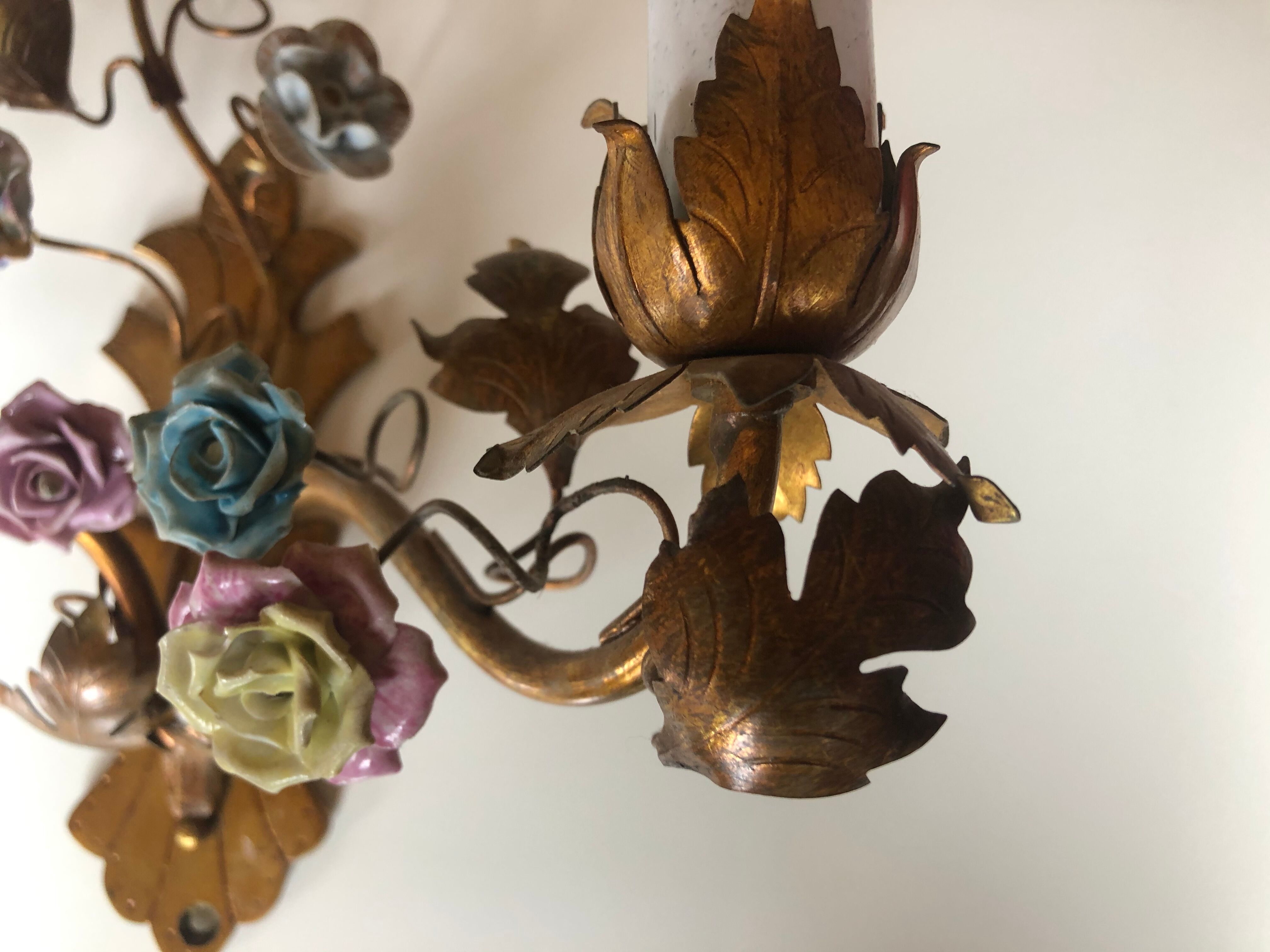 Two bronze wall light decorated with flowers in german porcelain