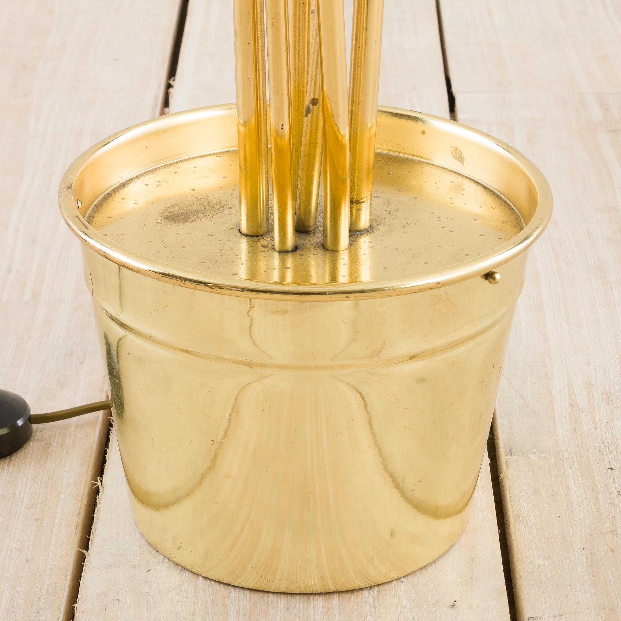 Brass floor lamp in the style of Tommaso Barbi with floral ornaments