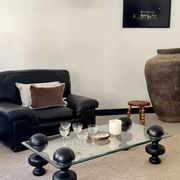 Coffee table in glass and mango wood