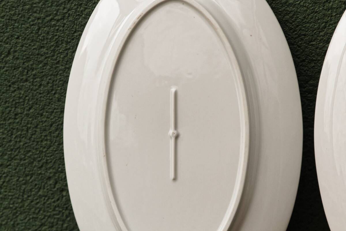 Paire de plats ovales en porcelaine