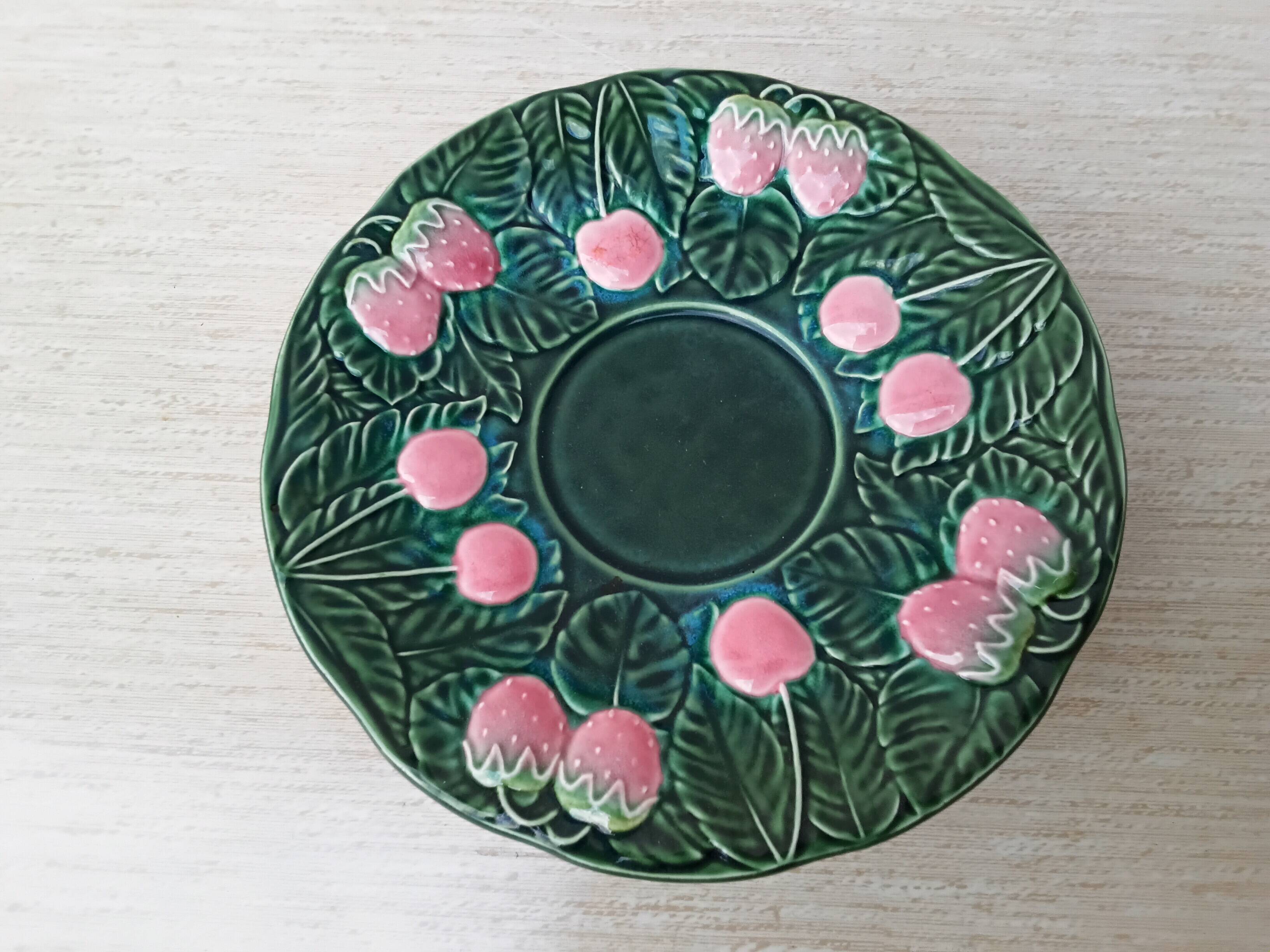Six dessert plates in earthenware.