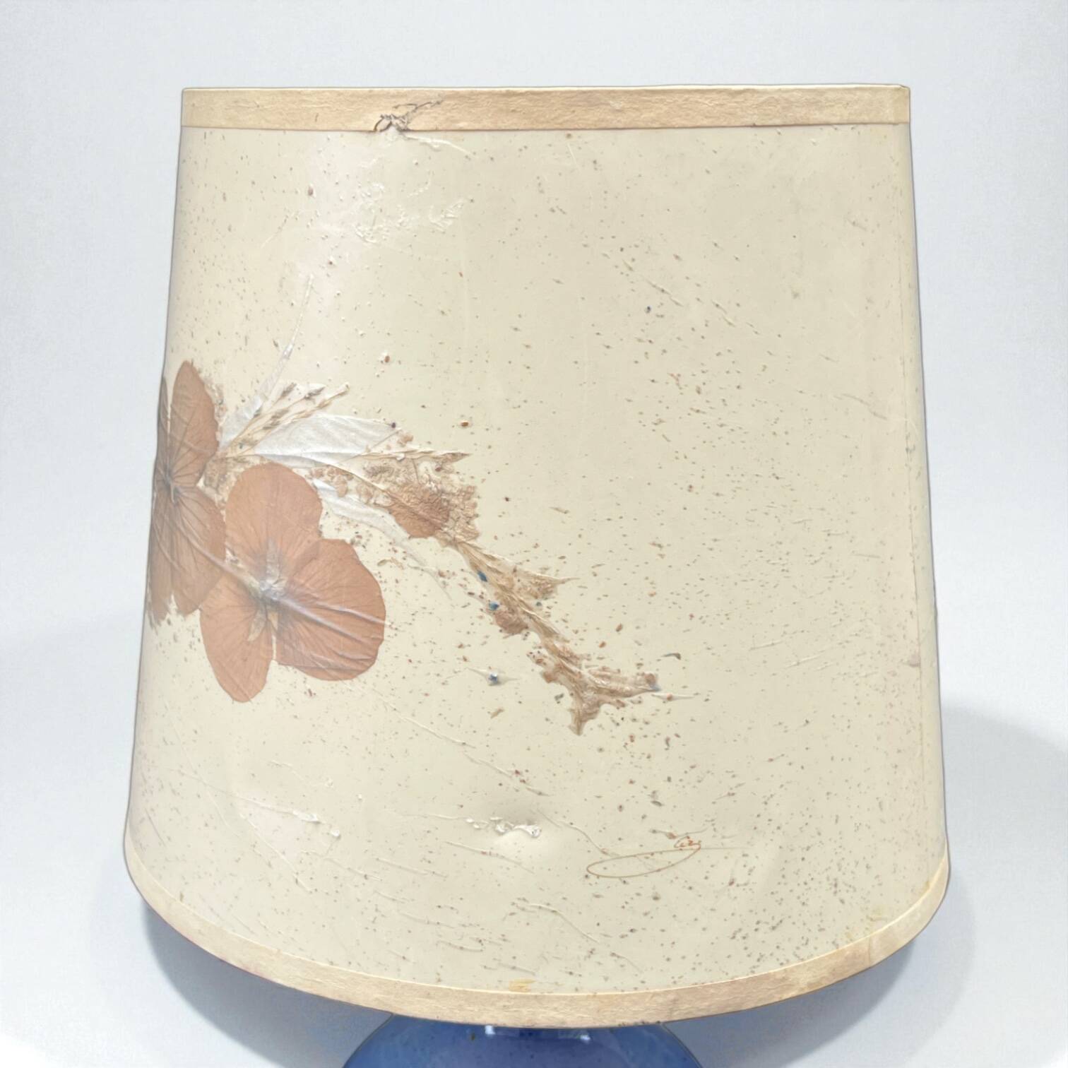 Lampe vintage en grès céramique bleu lavande - abat-jour fleurs séchées
