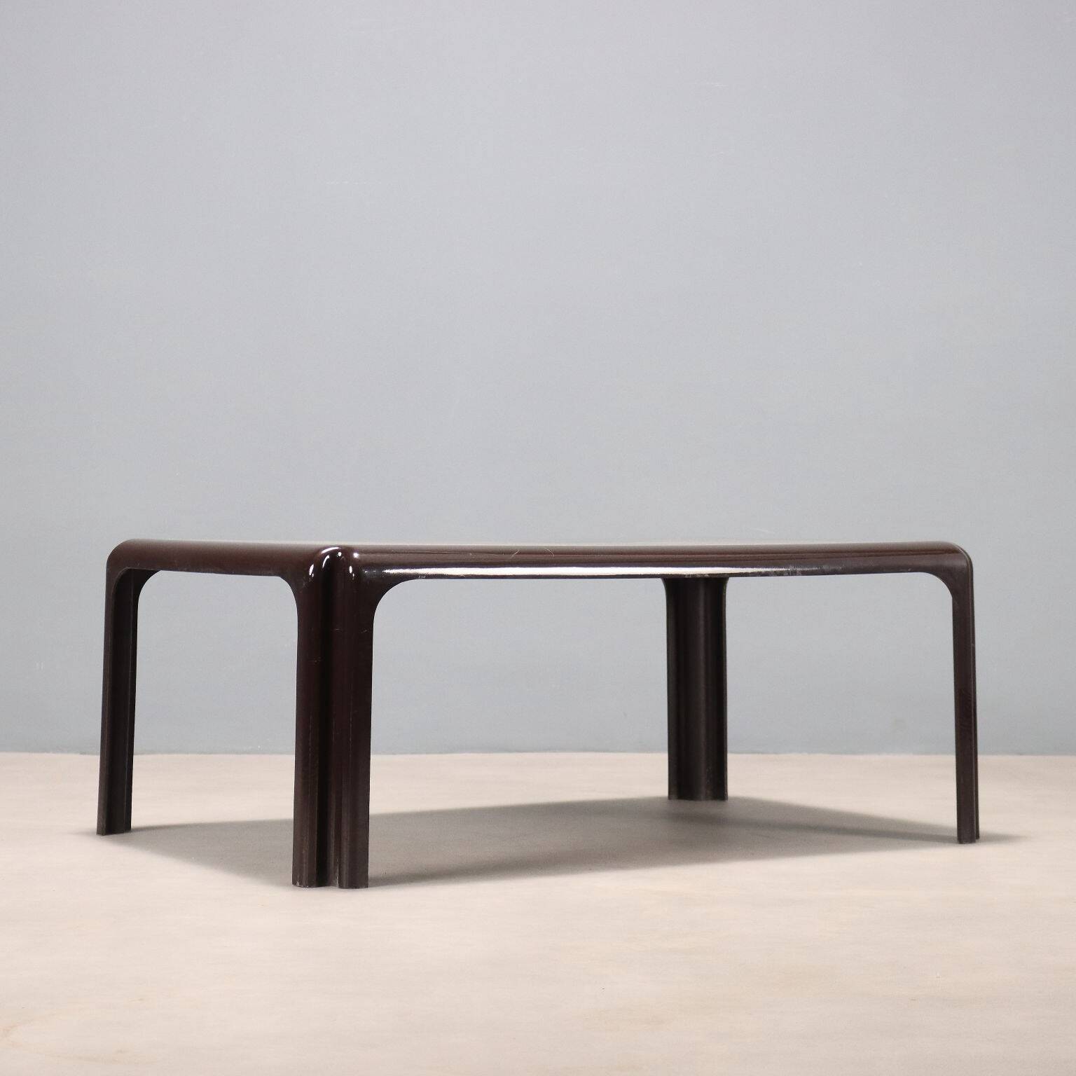 'Arcadia' coffee table Artemide - Design by Vico Magistretti