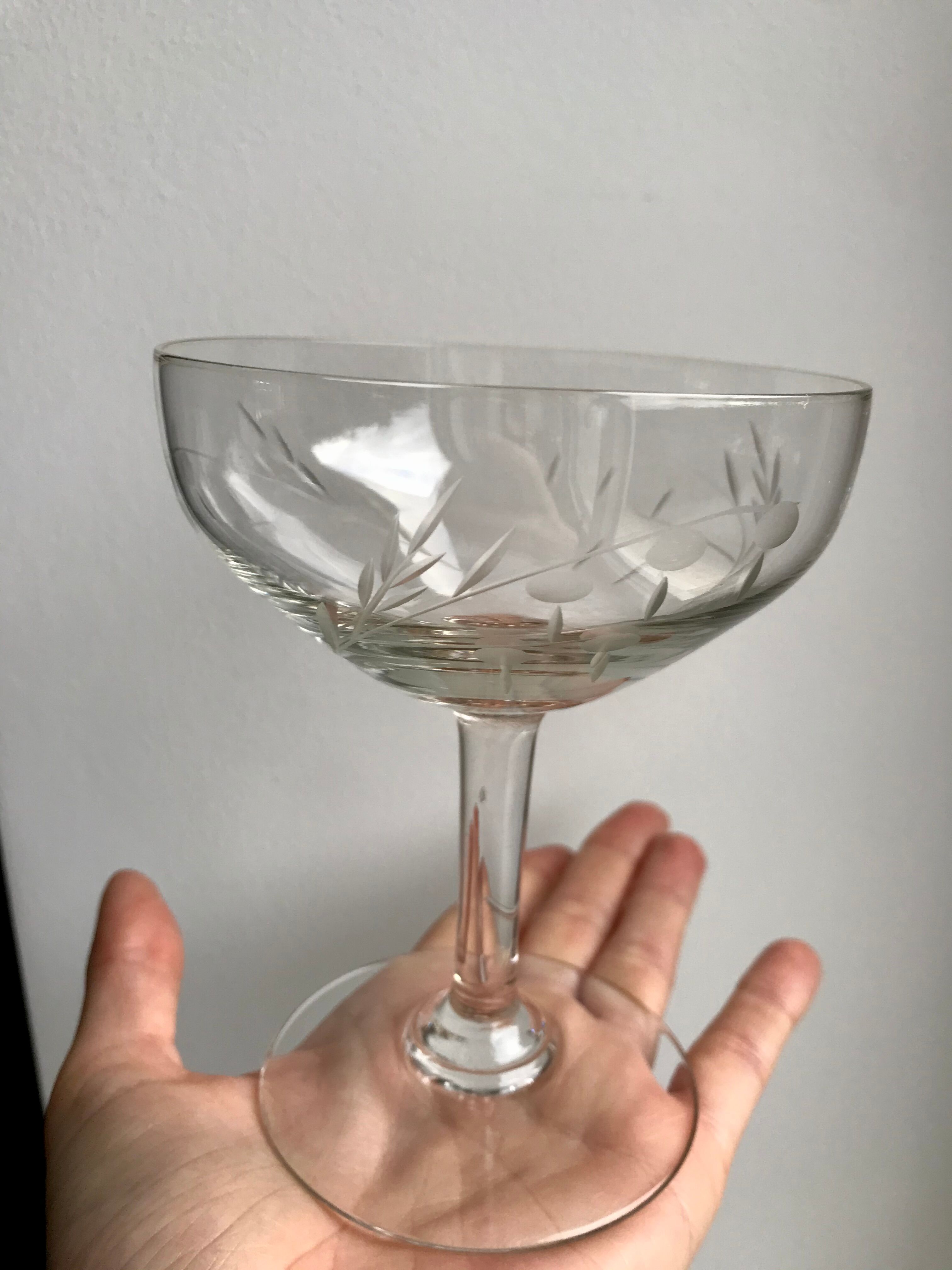 Set of 9 champagne glasses in crystal engraved 30s