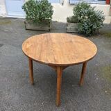 Table ronde en frêne