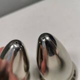 Un magnifique ensemble sel et poivre en acier inoxydable, style space age des années 1980.