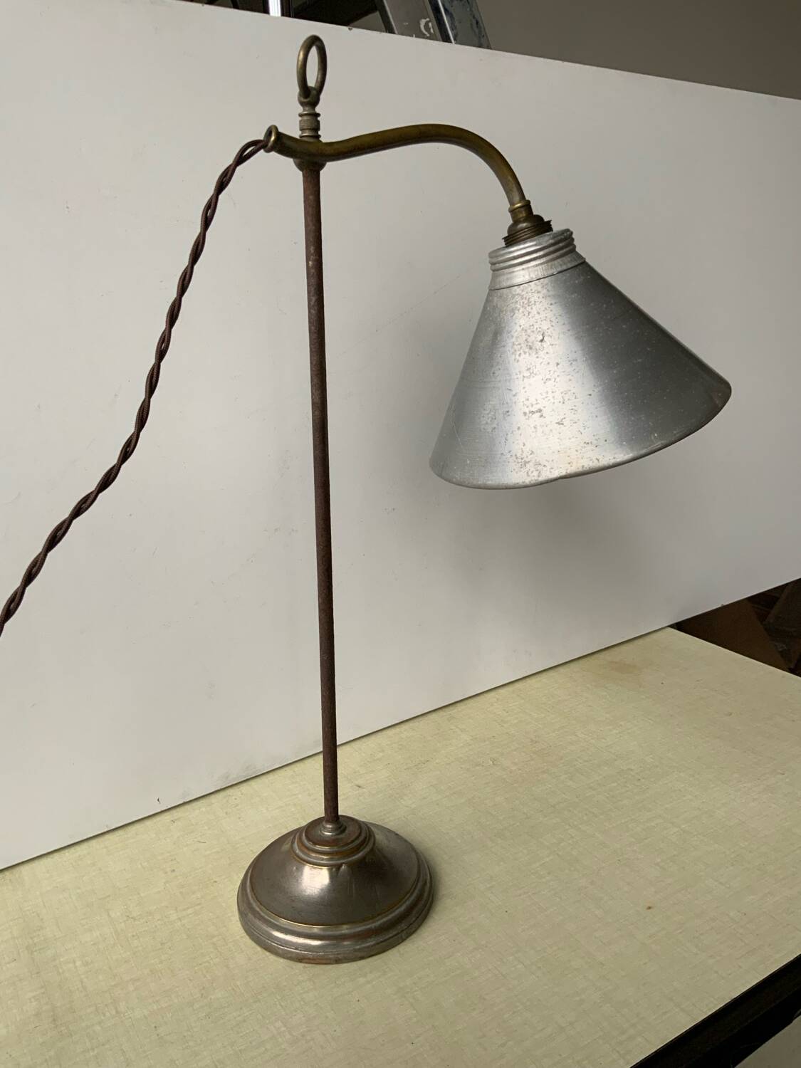 Desk lamp