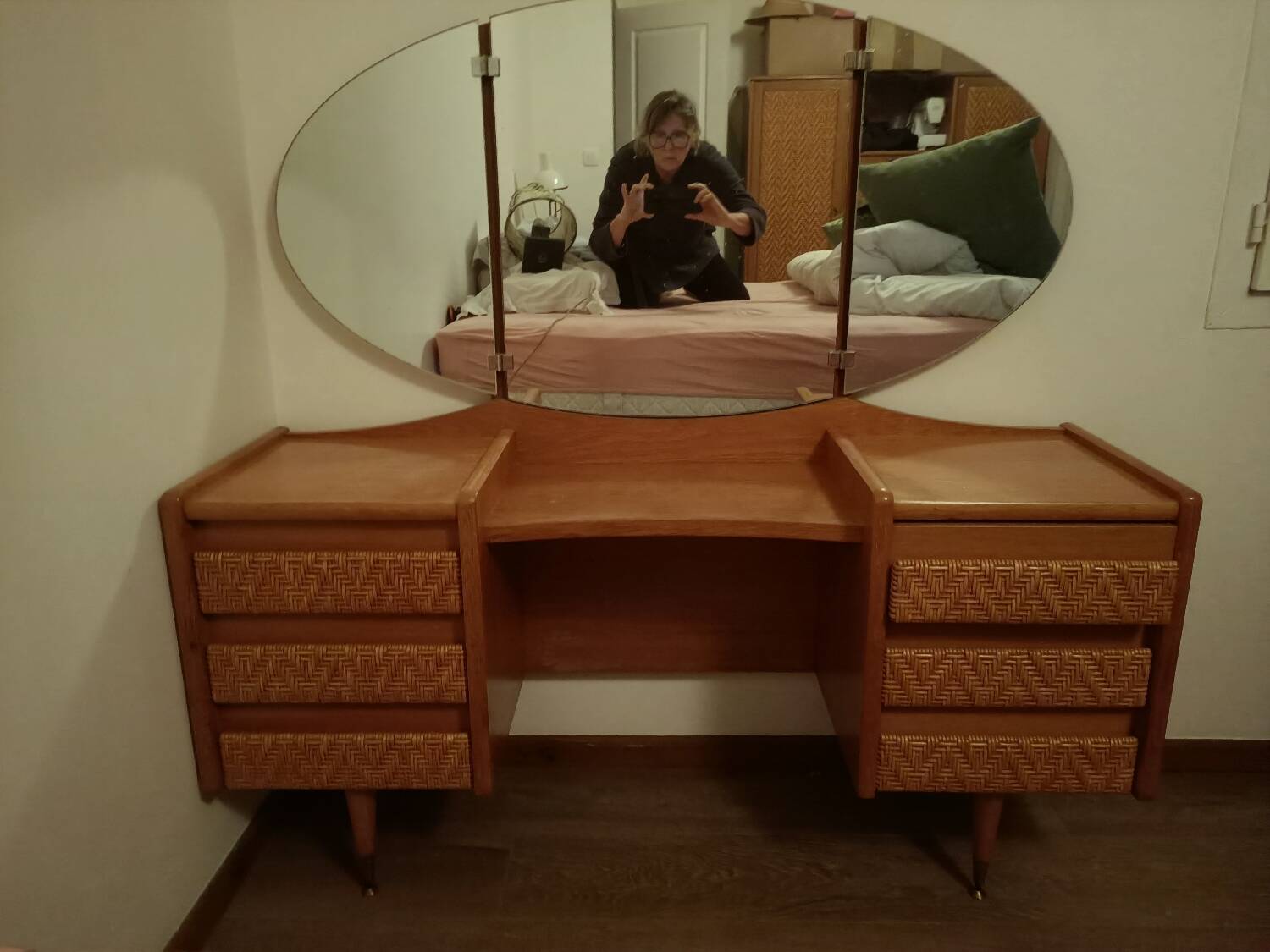 Triptych dressing table