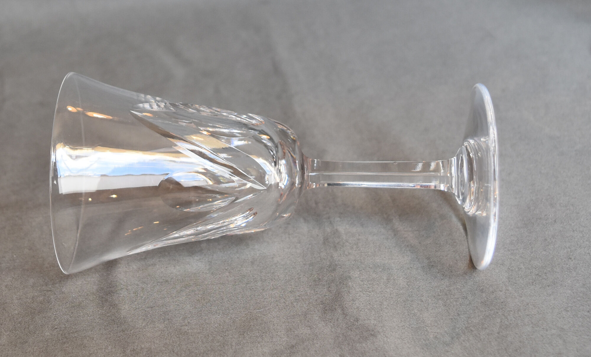 10 verres a vin en cristal taillé, Saint louis