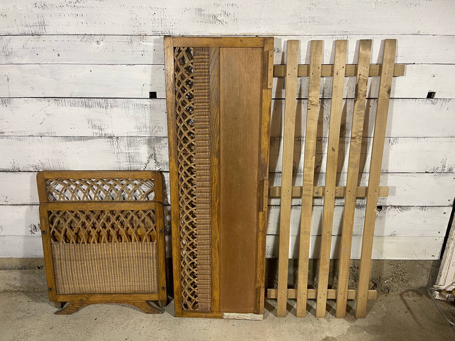 Children's bed in wood and wicker from the 50s and 60s