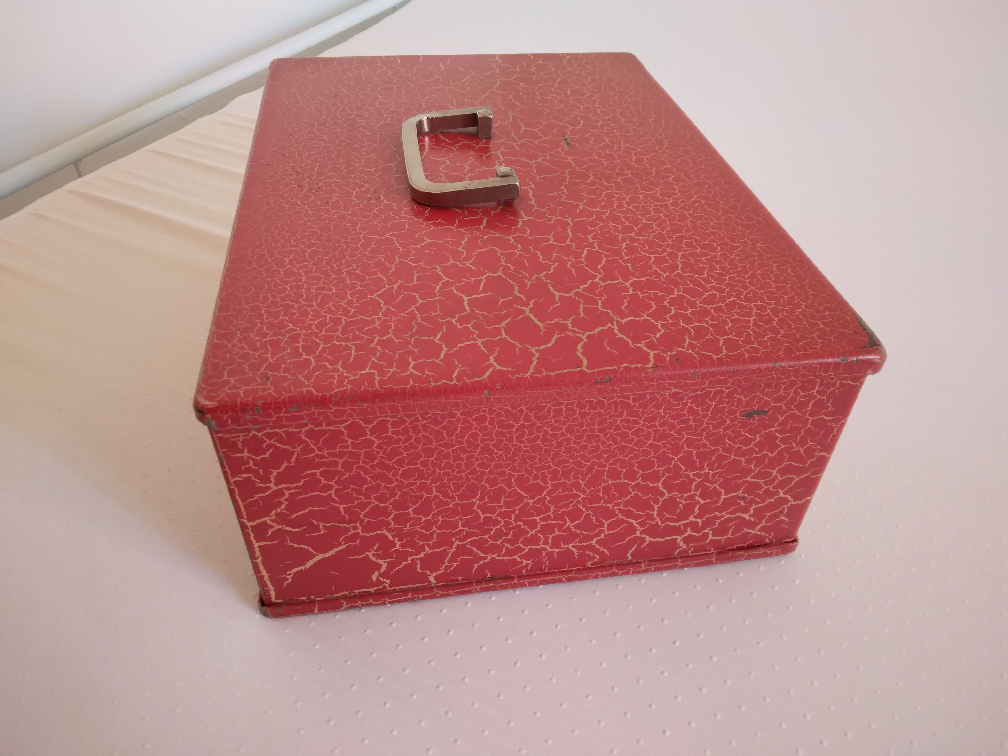 Keyed industrial metal body